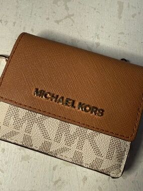 Michael Kors White Tan Small Wallet Card Holder Bi-Fold Minimalist Compact